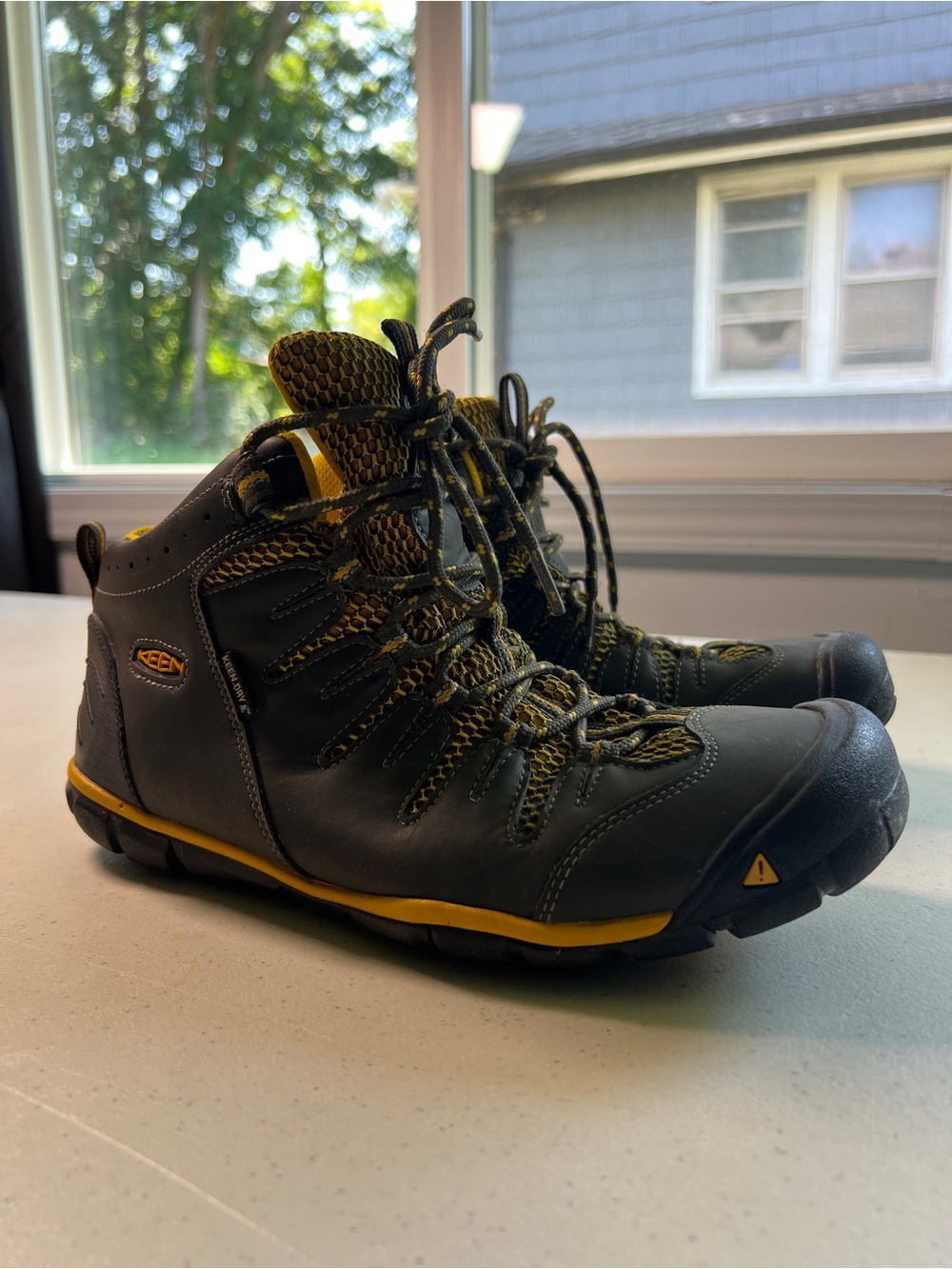 KEEN MENS WINTER CONTOUR ARCH HIKING/WALKING  BOOTS SIZE 9